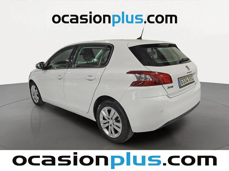 Usado Peugeot 308 Active 100 CV (73 kW) 2018 Blanco