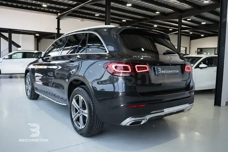Usado Mercedes GLC200 163 CV (119 kW) 2020 Gris / plata SUV