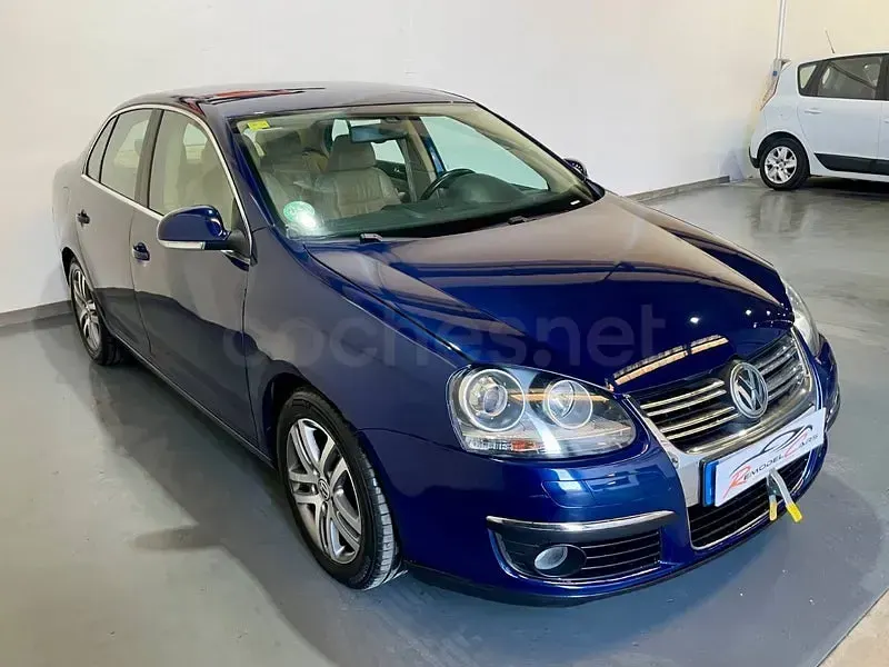 Usado VW Jetta Highline 122 CV (89 kW) 2008 Azul Berlina