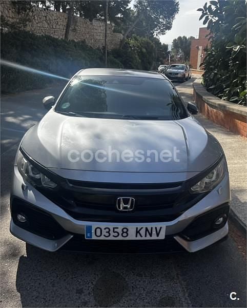 Usado Honda Civic Comfort 129 CV (94 kW) 2018 Gris / plata Berlina