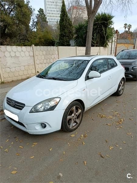 Blanco Usado 2009 Kia ProCeed Utilitario | 5100 € (Precio justo) - Imagen 1/4