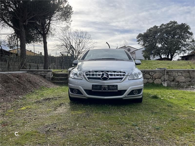 Usado Mercedes B180 109 CV (80 kW) 2009 Gris / plata Monovolumen