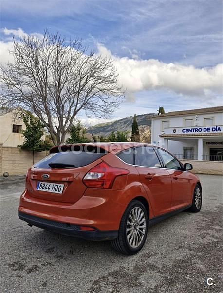 Usado Ford Focus Titanium 115 CV (84 kW) 2011 Naranja Berlina