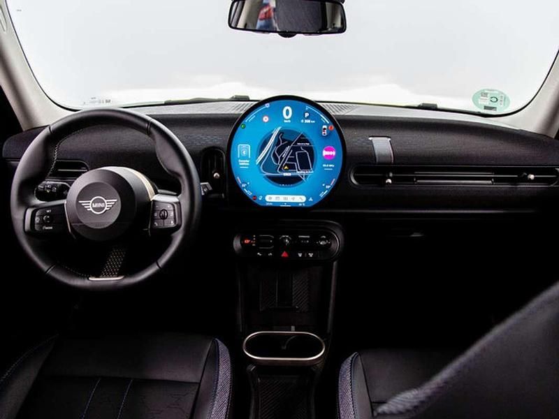 Usado Mini Cooper Essential 114 kW (156 CV) 2025 Plateado Utilitario