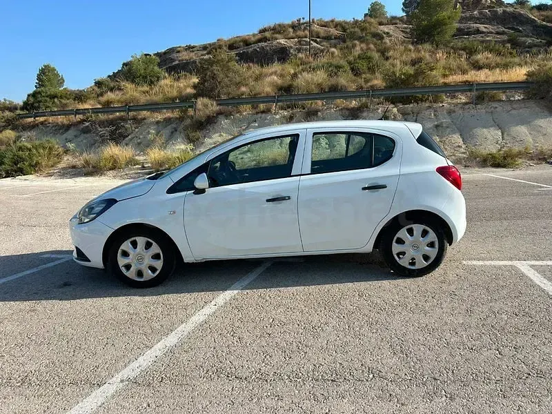 Usado Opel Corsa Expression 75 CV (55 kW) 2017 Blanco Utilitario