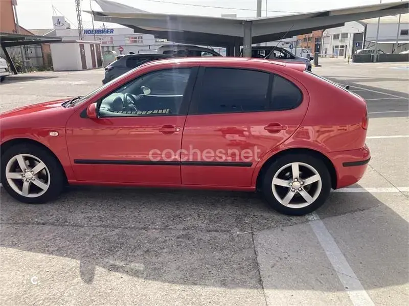 Usado Seat Leon 110 CV (80 kW) 2005 Rojo Utilitario