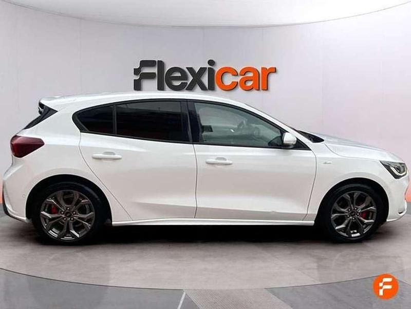 Usado Ford Focus ST-Line 125 CV (91 kW) 2022 Blanco Berlina