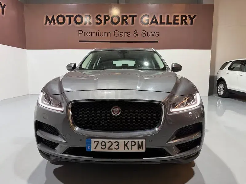 Usado Jaguar F-Pace Pure 180 CV (132 kW) 2018 Gris / plata SUV