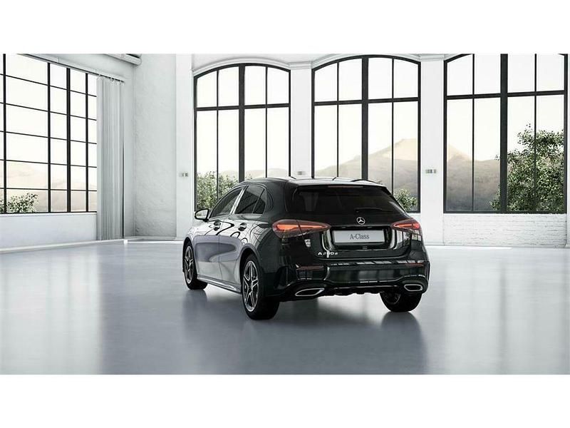 Usado Mercedes A200 Advanced 150 CV (110 kW) 2024 Negro Berlina