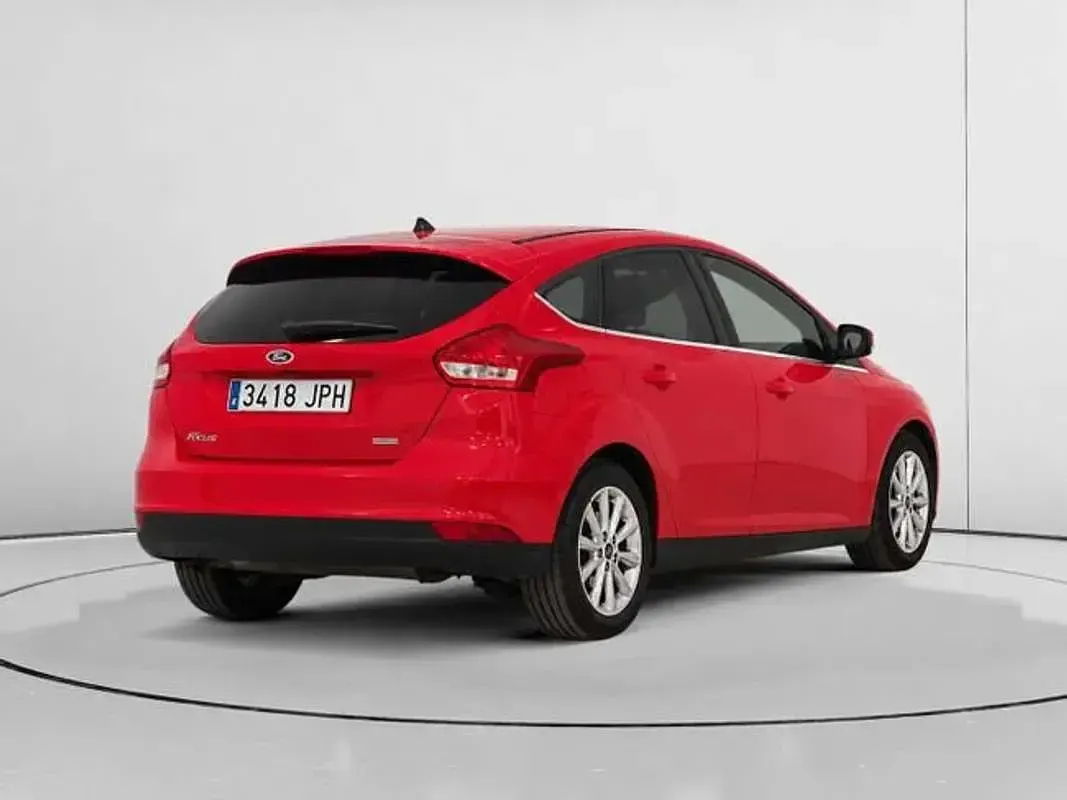 Usado Ford Focus Titanium 125 CV (91 kW) 2016 Rojo Utilitario