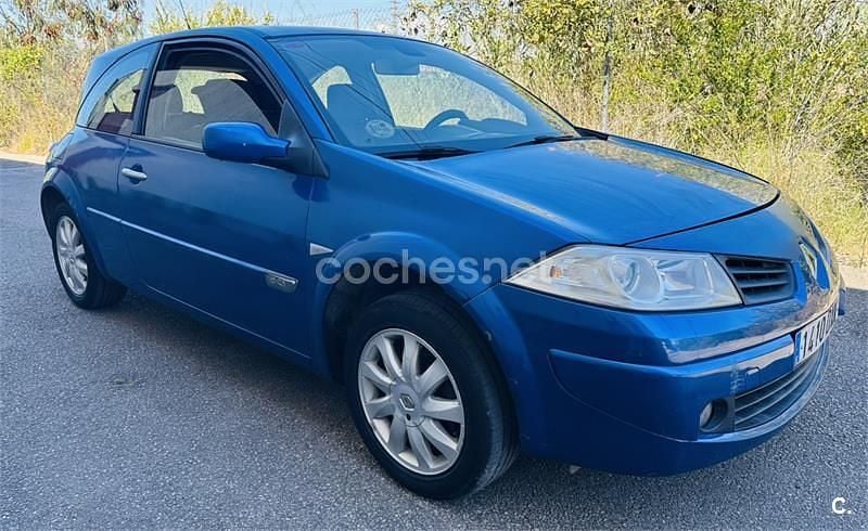 Usado Renault Mégane II Dynamique 105 CV (77 kW) 2006 Azul Berlina