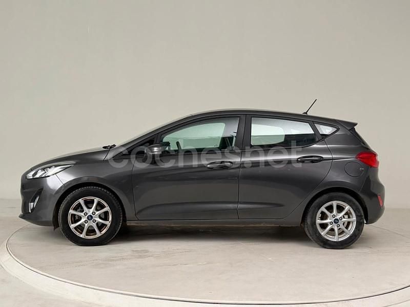 Usado Ford Fiesta Trend 86 CV (63 kW) 2018 Gris / plata Berlina
