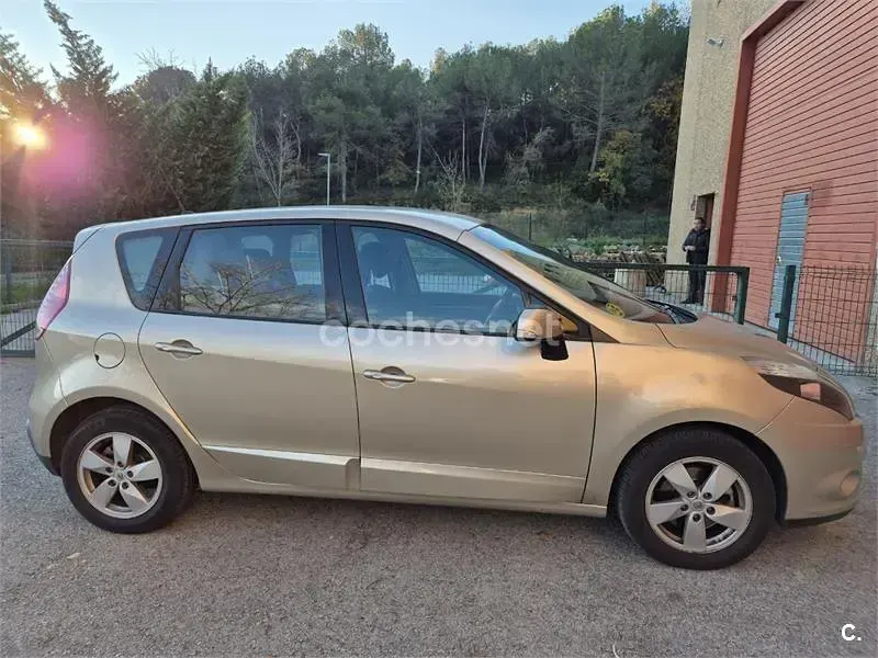Usado Renault Scenic E-Tech Expression 105 CV (77 kW) 2009 Beige Monovolumen