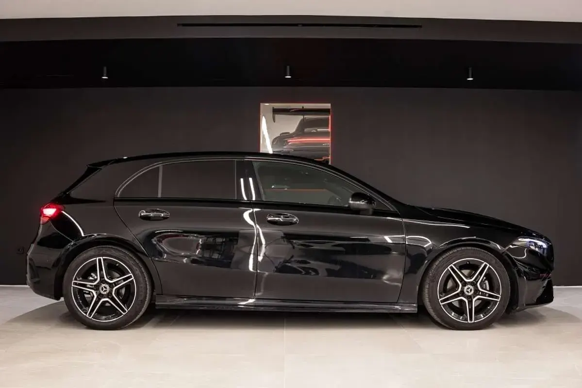 Usado Mercedes A200 Advanced 150 CV (110 kW) 2025 Negro Utilitario