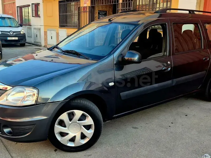 Usado Dacia Logan Lauréate 85 CV (62 kW) 2009 Gris / plata Familiar