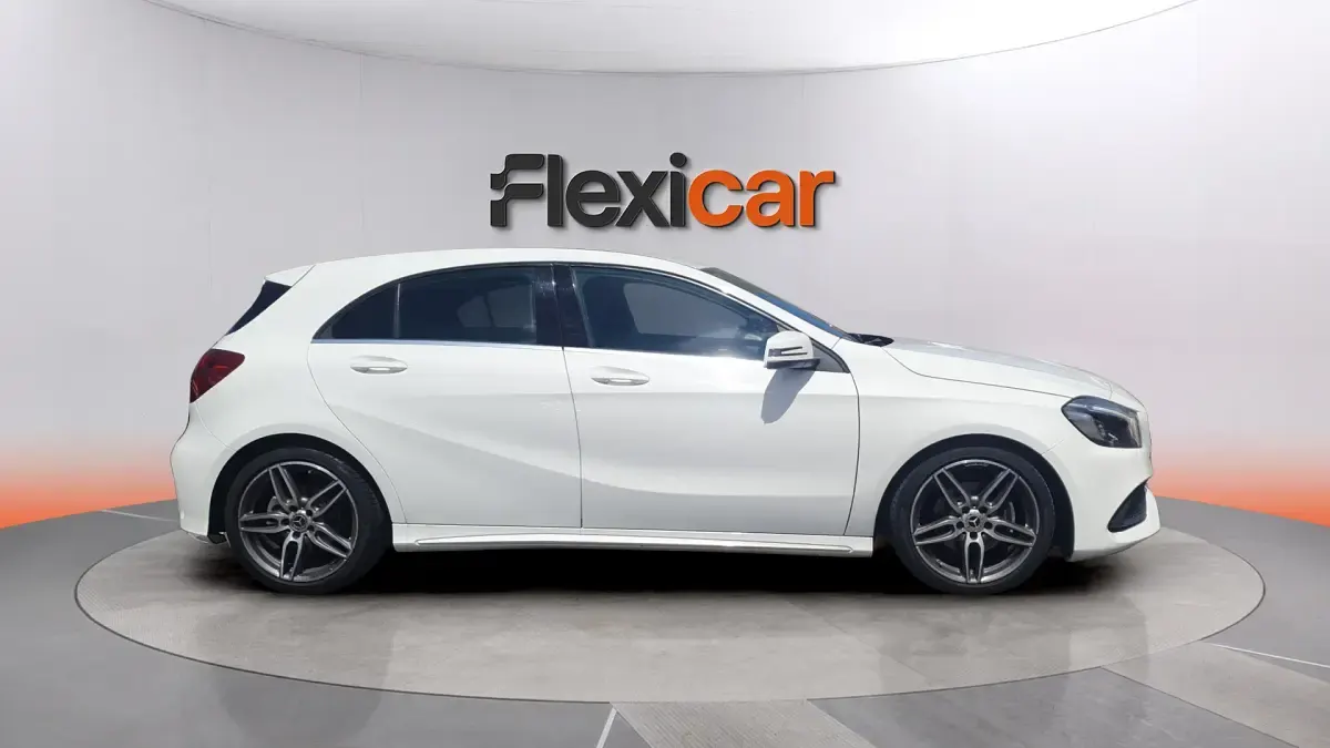 Usado Mercedes A180 Urban 122 CV (89 kW) 2017 Blanco Berlina