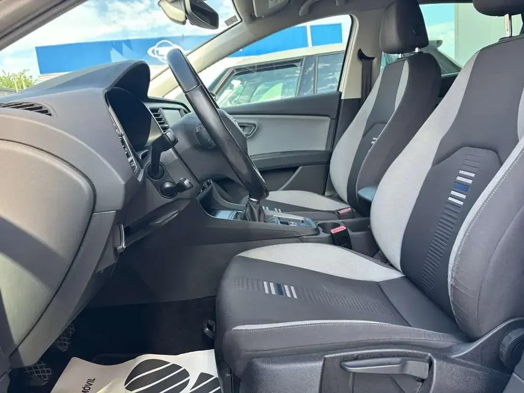 Usado Seat Leon Style 131 CV (96 kW) 2018 Blanco Utilitario