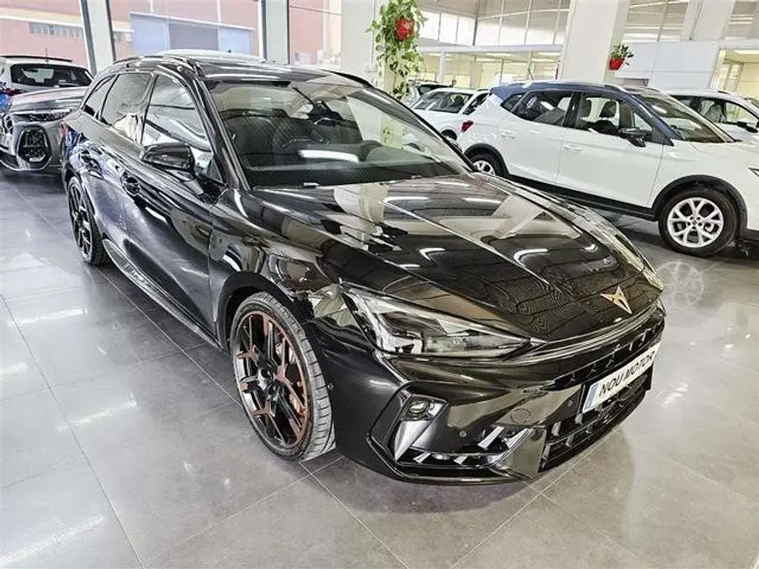 Usado Cupra Leon VZ 333 CV (244 kW) 2025 Negro Familiar
