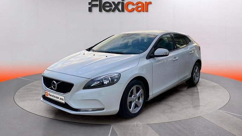 Usado Volvo V40 Momentum 120 CV (88 kW) 2018 Blanco Utilitario