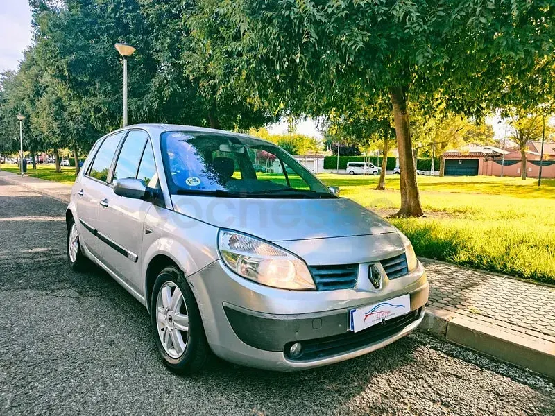 Usado Renault Scénic Dynamique 130 CV (95 kW) 2006 Gris / plata Monovolumen
