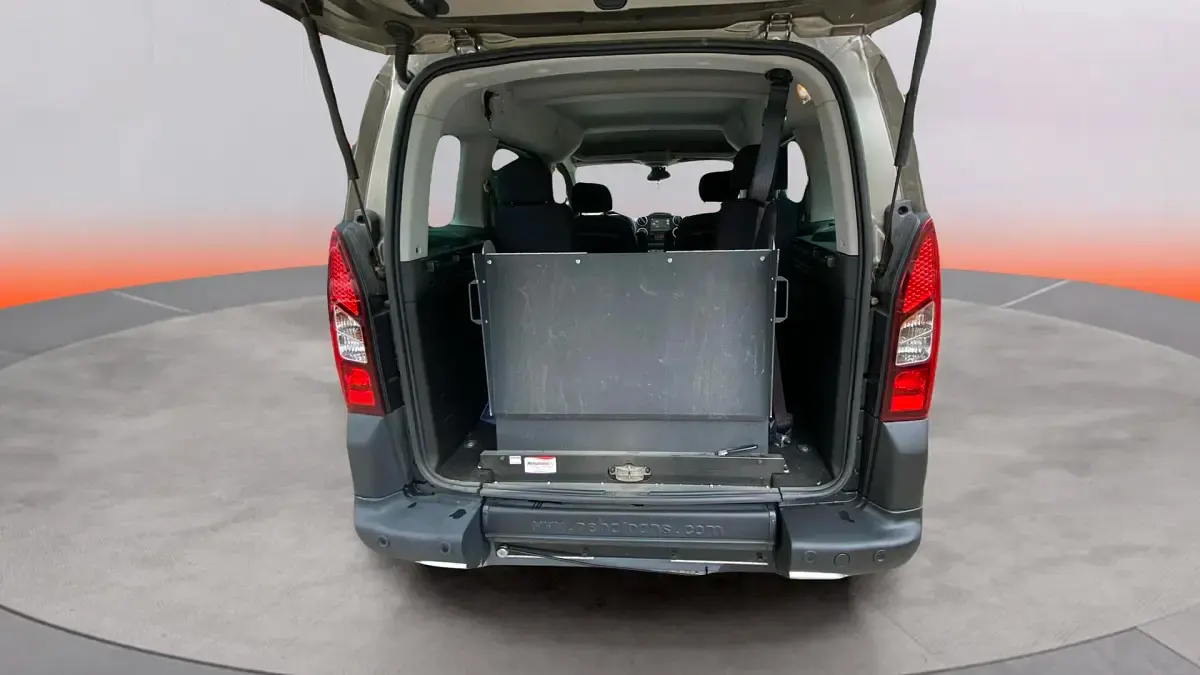 Usado Peugeot Partner 99 CV (72 kW) 2017 Marrón