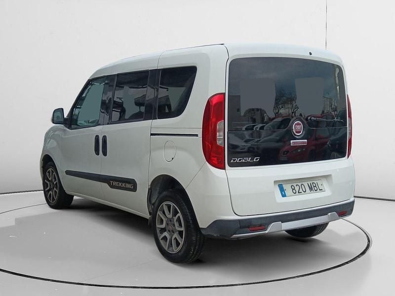 Usado Fiat Doblò Trekking 120 CV (88 kW) 2022 Blanco Monovolumen