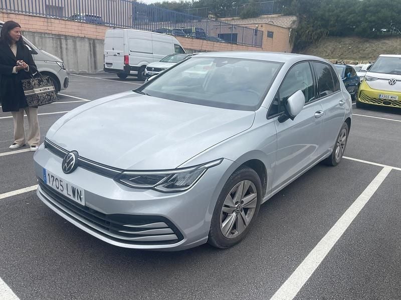 Usado VW Golf VIII Life 110 CV (80 kW) 2022 Plata metalizado Utilitario