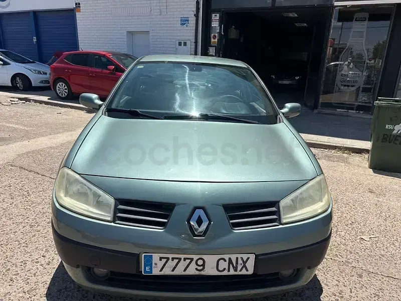 Usado Renault Mégane Authentique 100 CV (73 kW) 2004 Verde Berlina