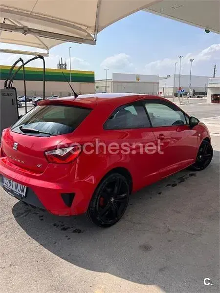 Usado Seat Ibiza SC CUPRA 180 CV (132 kW) 2014 Rojo Utilitario