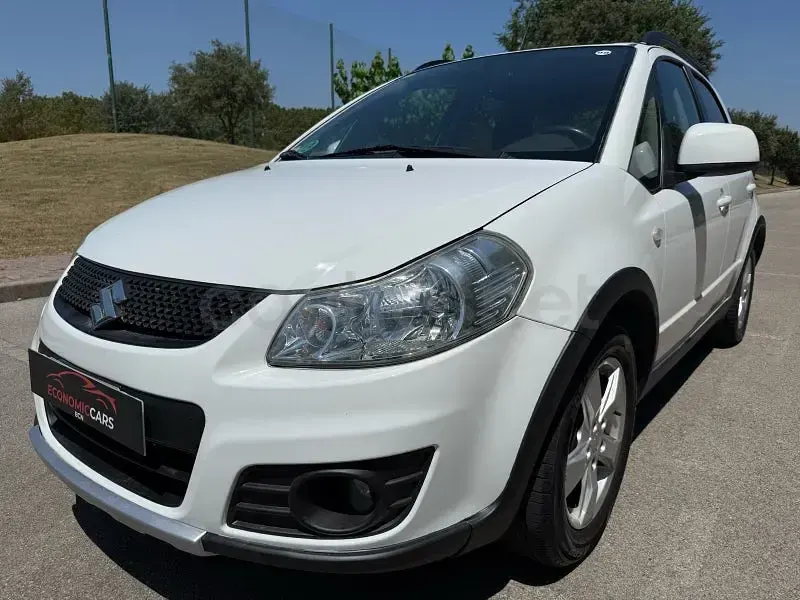 Usado Suzuki SX4 GLX 120 CV (88 kW) 2012 Blanco SUV