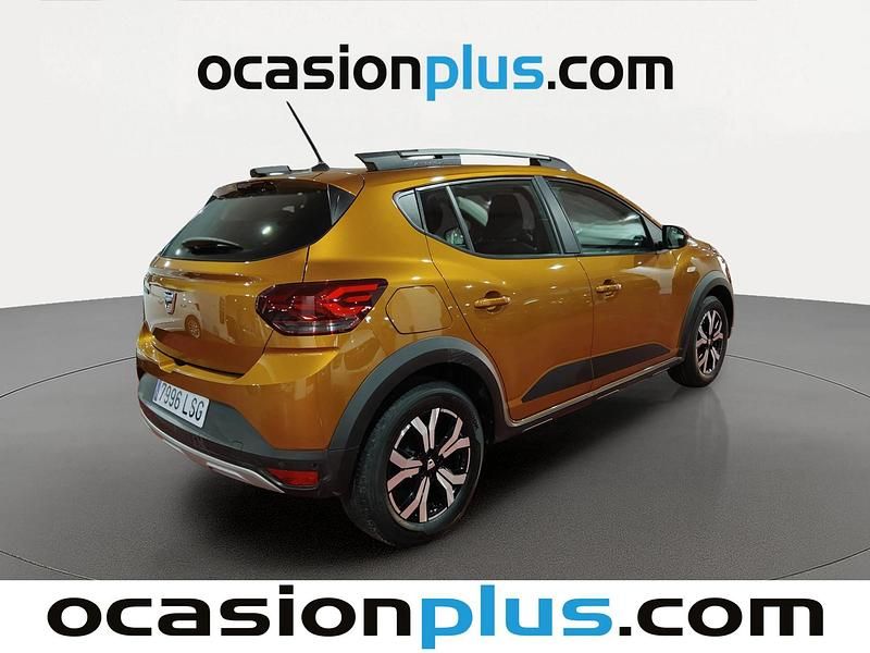Usado Dacia Sandero Comfort 101 CV (74 kW) 2021 Naranja Utilitario