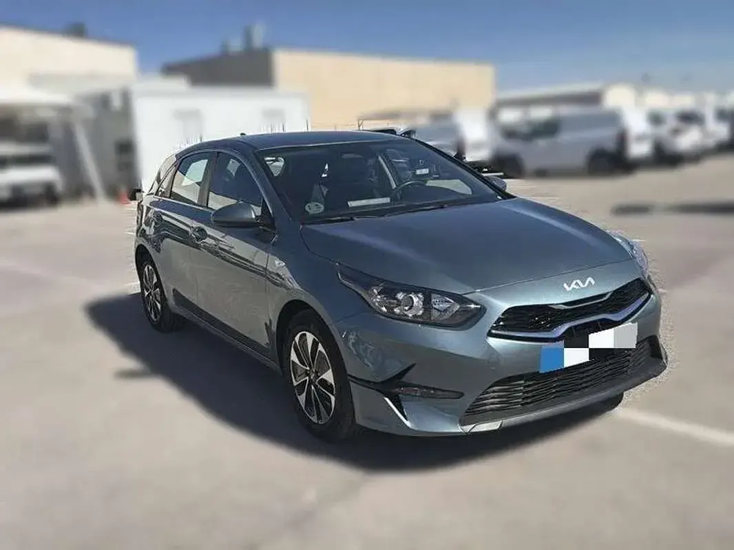Usado Kia Ceed 101 CV (74 kW) 2025 Gris Utilitario
