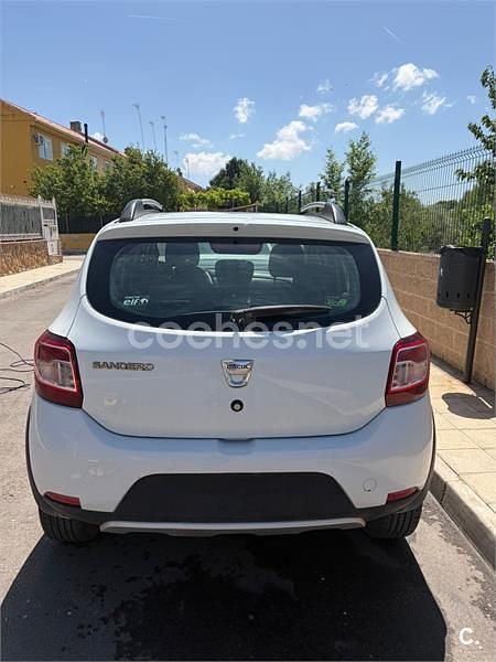 Używany Dacia Sandero Stepway 90 KM (66 kW) 2016 Biały Sedan/Limuzyna