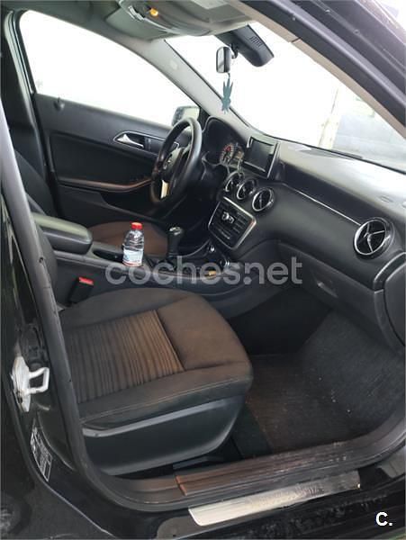 Usado Mercedes A180 Urban 109 CV (80 kW) 2013 Negro Berlina