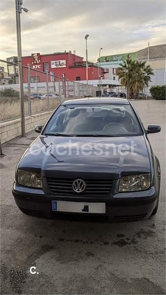 Verde Usado 2003 VW Bora Conceptline Berlina | 3300 € - Imagen 1/4