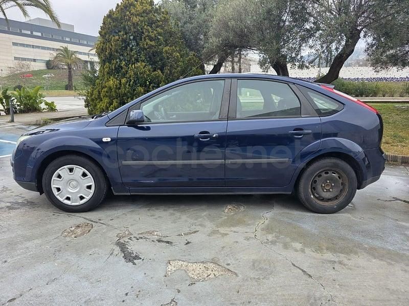 Usado Ford Focus Ghia 109 CV (80 kW) 2006 Azul Berlina
