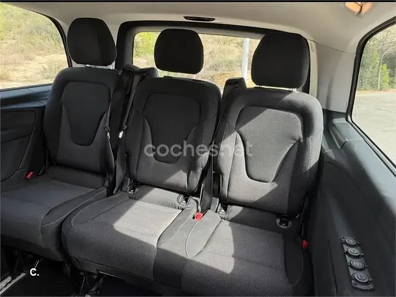Usado Mercedes V220 Exclusive 163 CV (119 kW) 2018 Gris / plata Monovolumen