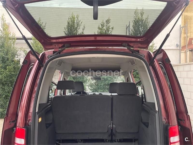 Usado VW Caddy Trendline 75 CV (55 kW) 2014 Granate Monovolumen