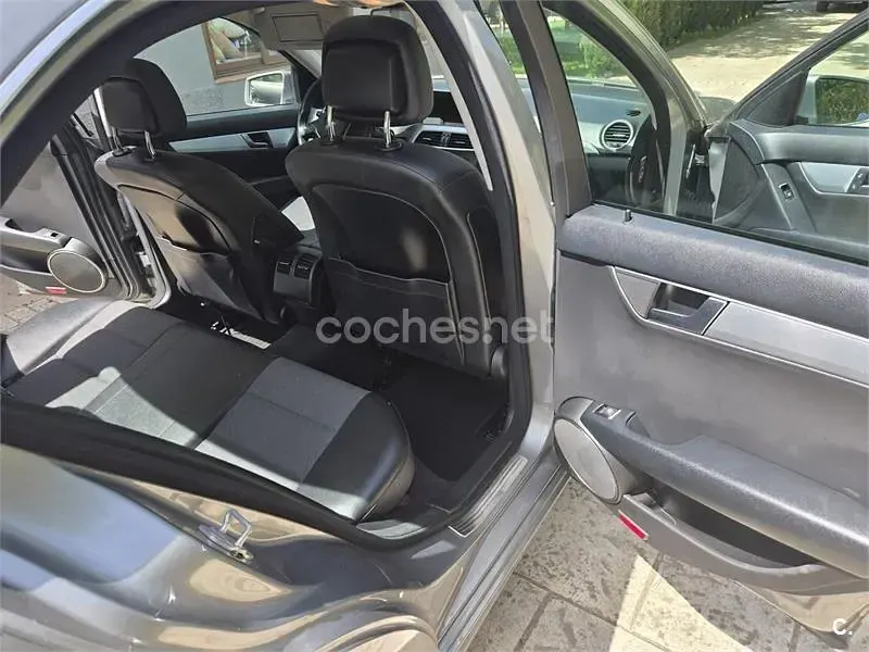 Usado Mercedes C220 Avantgarde 170 CV (125 kW) 2013 Gris / plata Berlina