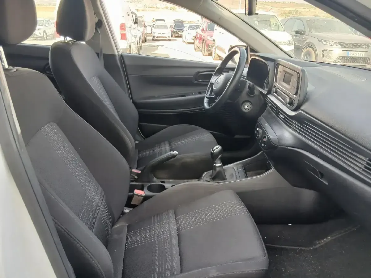 Usado Hyundai i20 101 CV (74 kW) 2021 Blanco Utilitario