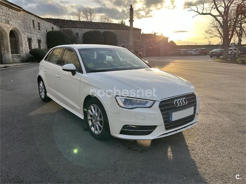 Usado Audi A3 Attraction 110 CV (80 kW) 2014 Blanco Berlina