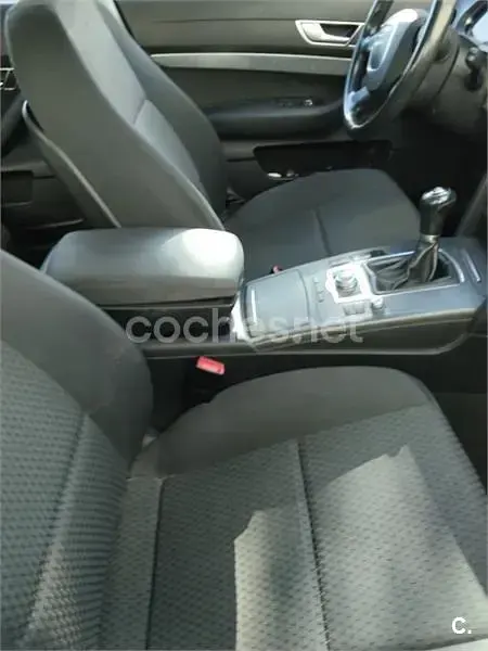 Usado Audi A6 140 CV (102 kW) 2004 Gris / plata Berlina