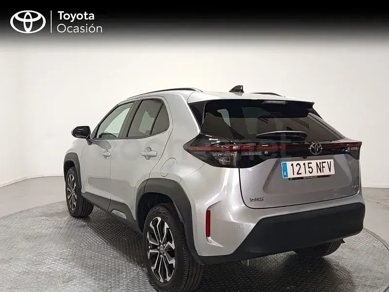 Usado Toyota Yaris Cross Active 116 CV (85 kW) 2025 Gris / plata SUV