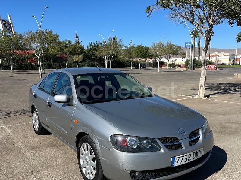 Usado Nissan Almera 112 CV (82 kW) 2005 Gris / plata Berlina