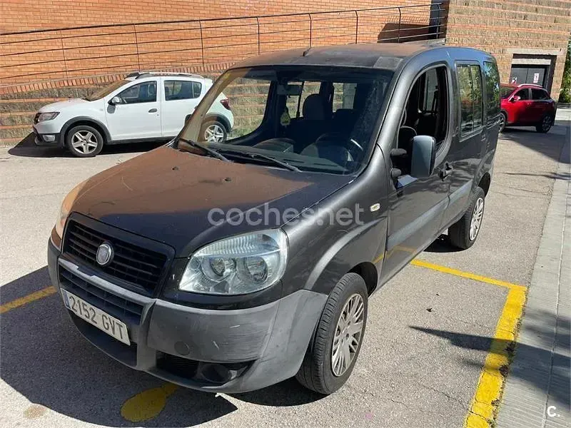 Usado Fiat Doblò Active 105 CV (77 kW) 2010 Gris / plata Monovolumen