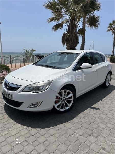 Blanco Usado 2011 Opel Astra Cosmo Berlina | 5000 € (Super precio) - Imagen 1/4