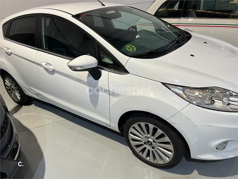Blanco Usado 2013 Ford Fiesta Trend Berlina | 5000 € (Buen precio) - Imagen 1/2