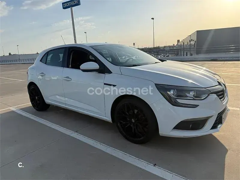 Usado Renault Mégane LIMITED 115 CV (84 kW) 2019 Blanco Berlina