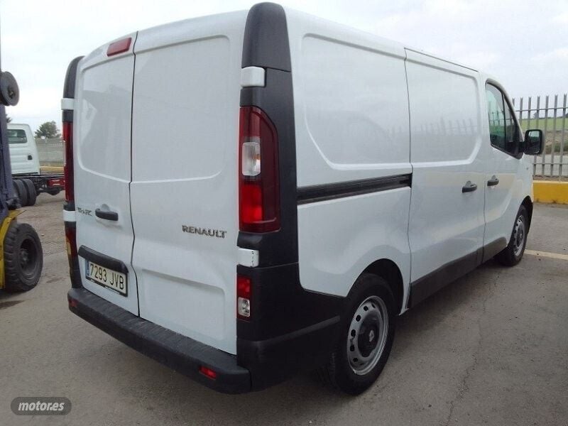 Usado Renault Trafic 120 CV (88 kW) 2016 Blanco Monovolumen