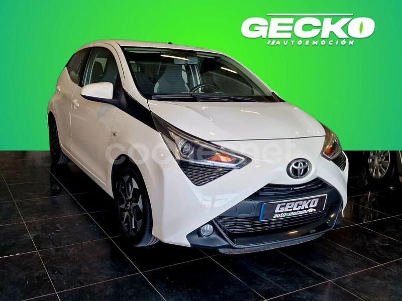 Usado Toyota Aygo X-play 72 CV (52 kW) 2020 Blanco Utilitario